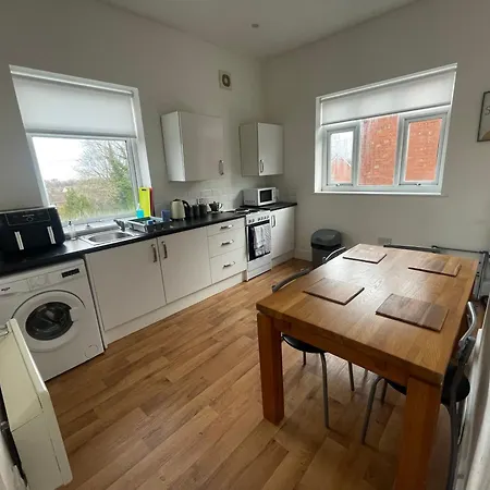 2 Bed Apartment Complete With Bedding And Towels Wellington  Exterior photo