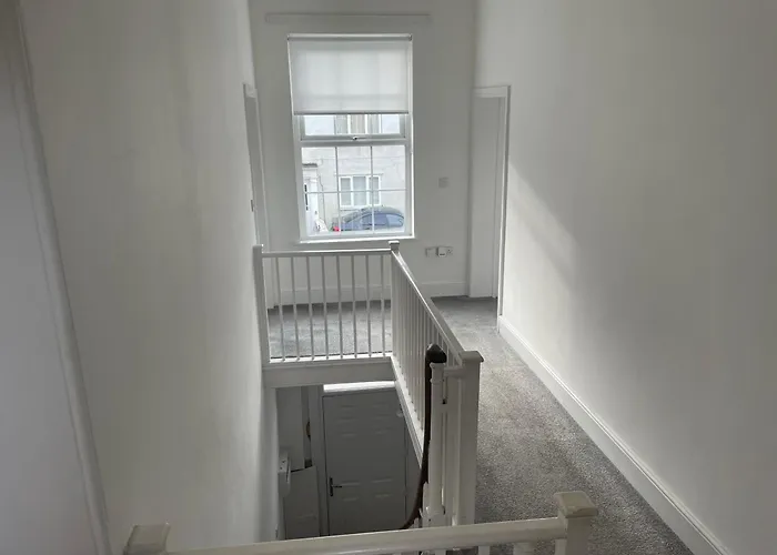 2 Bed Apartment Complete With Bedding And Towels