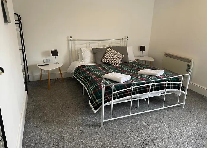2 Bed Apartment Complete With Bedding And Towels