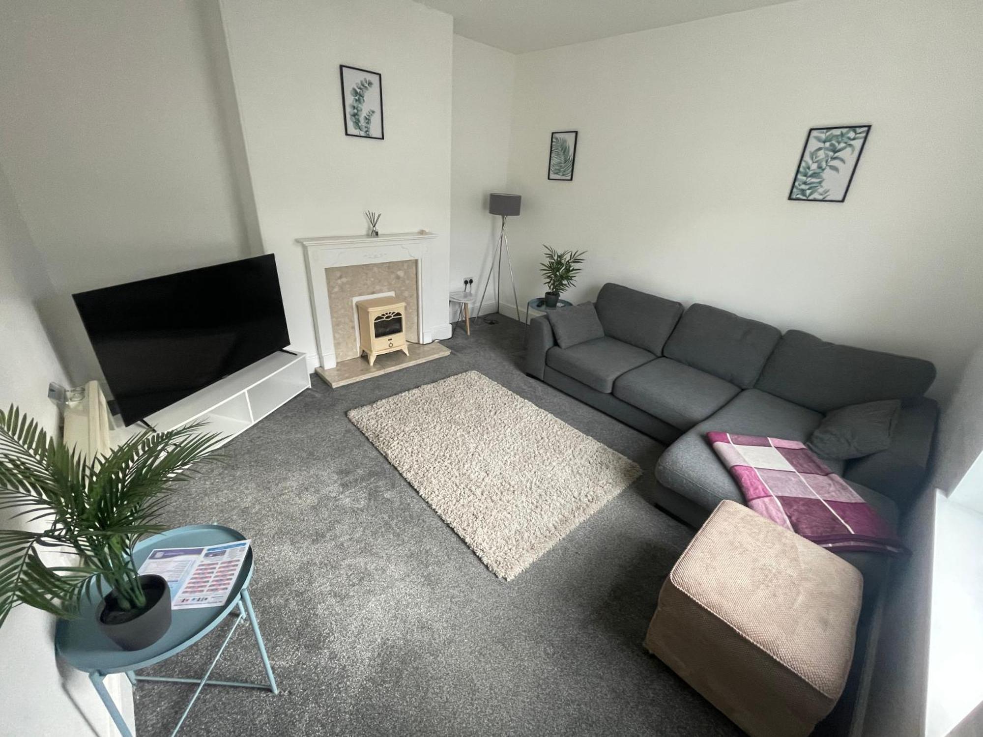 2 Bed Complete With Bedding And Towels Wellington (Shropshire)