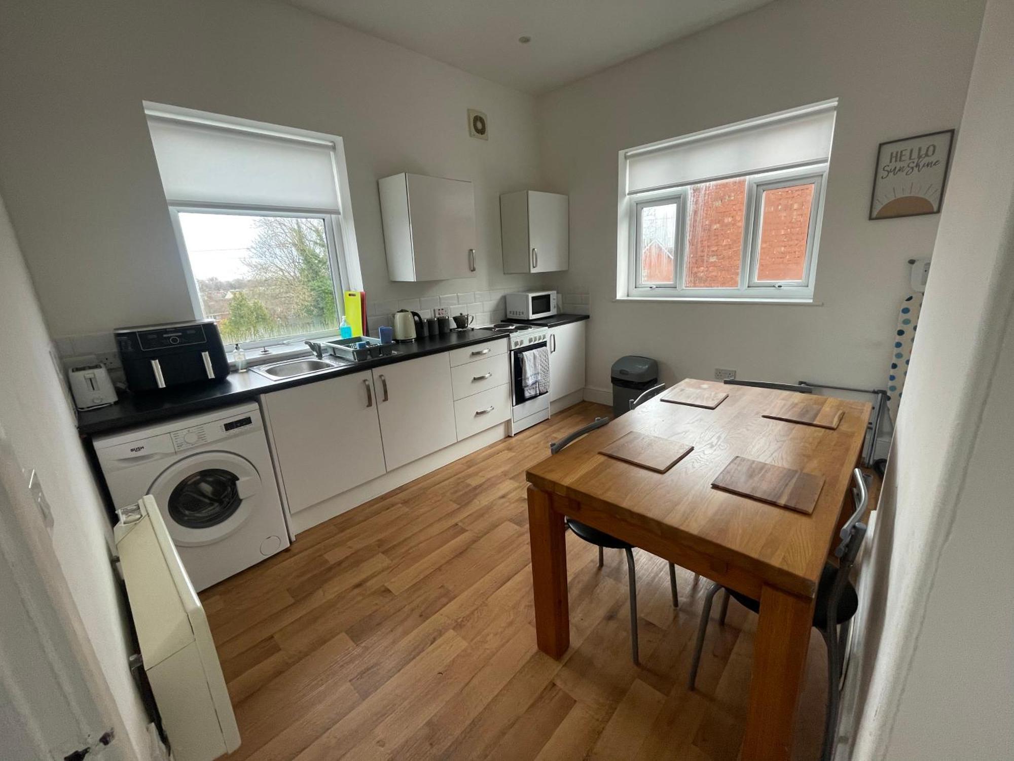 2 Bed Complete With Bedding And Towels * Wellington (Shropshire)