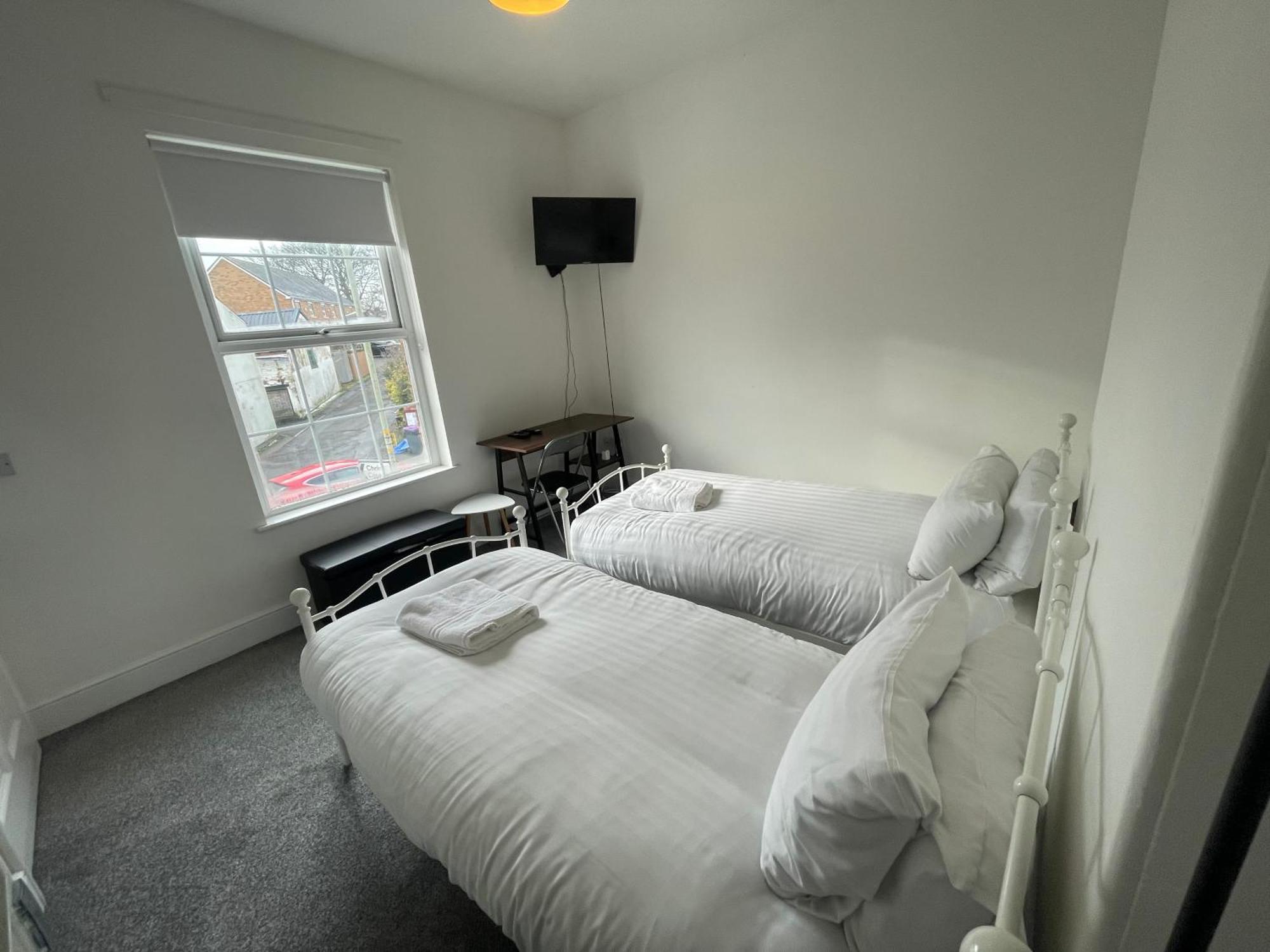 2 Bed Complete With Bedding And Towels