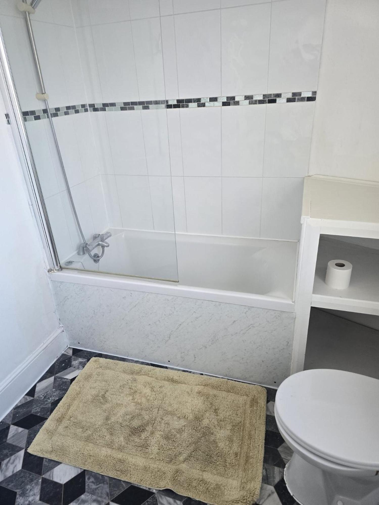 2 Bed Complete With Bedding And Towels Apartment *